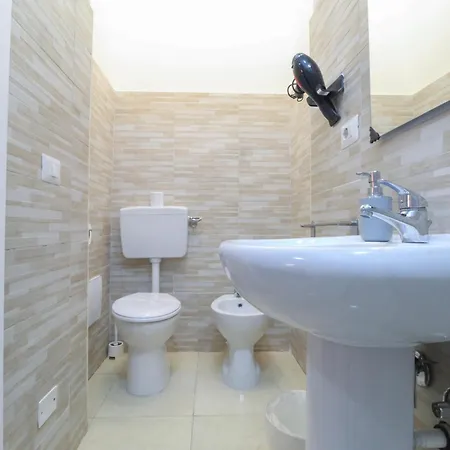 Bed&fly Near Airport Fontanarossa Bagno Privato In Panzió